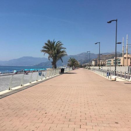 Apartamento Casa Mare - 250M Dalla Spiaggia Vallecrosia Exterior foto