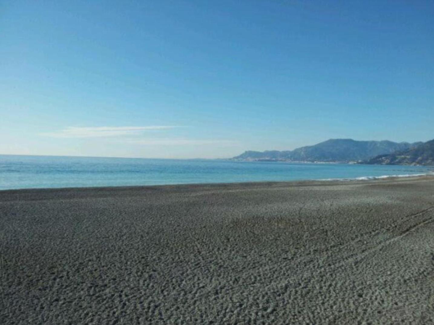 Apartamento Casa Mare - 250M Dalla Spiaggia Vallecrosia Exterior foto
