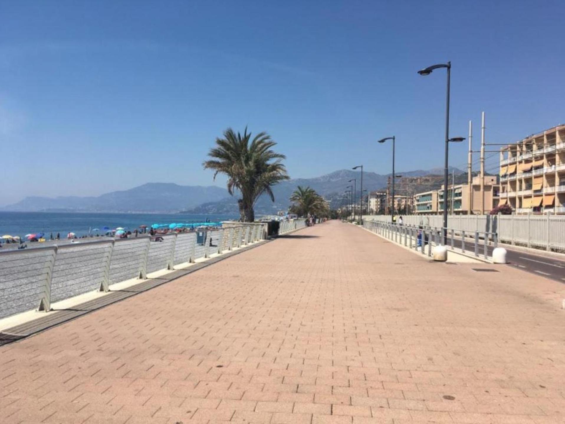 Apartamento Casa Mare - 250M Dalla Spiaggia Vallecrosia Exterior foto